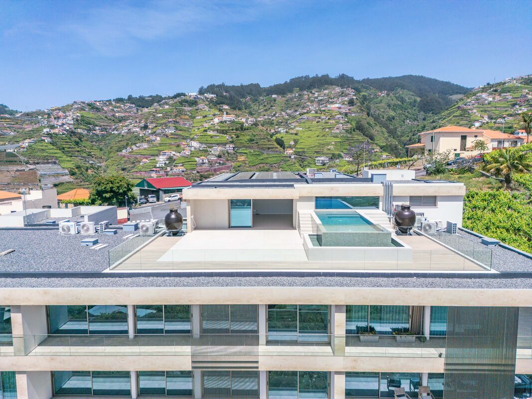 Private rooftop pool terrace